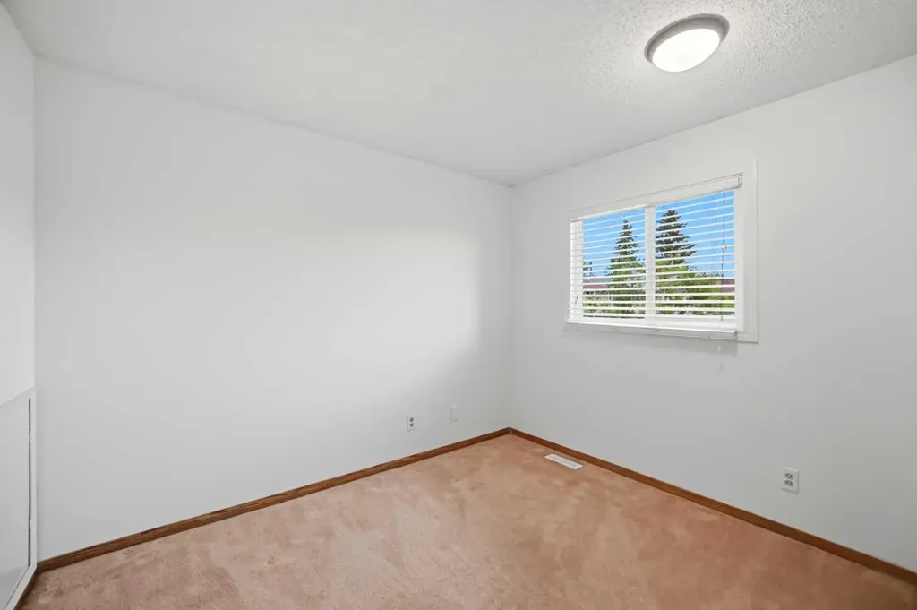 5608 Rundlehorn Drive NE Calgary AB T1Y3J2