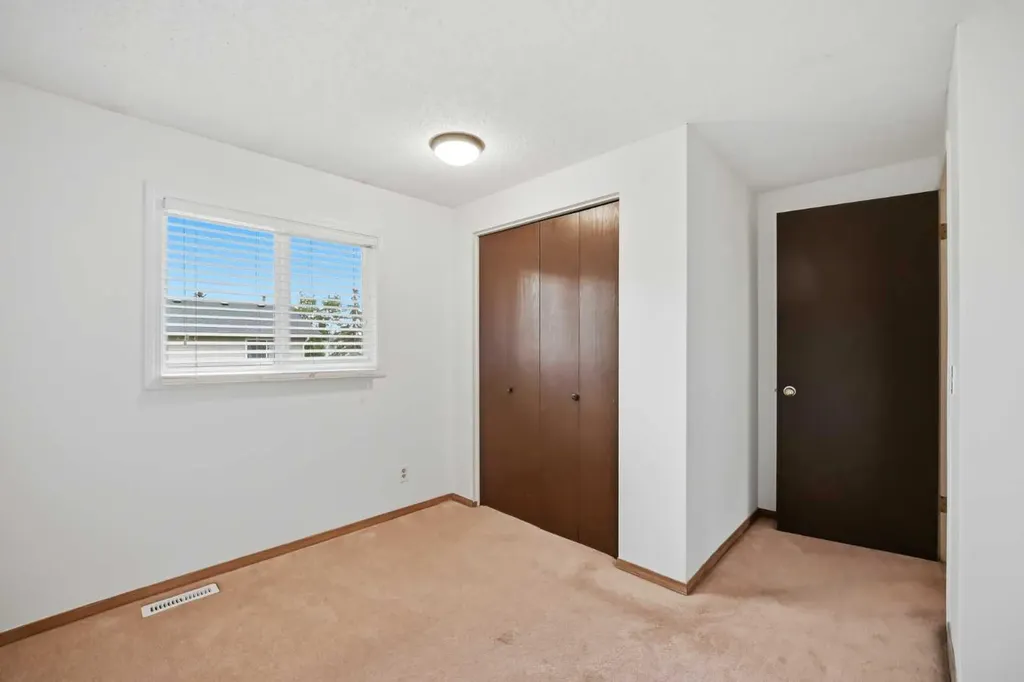 5608 Rundlehorn Drive NE Calgary AB T1Y3J2
