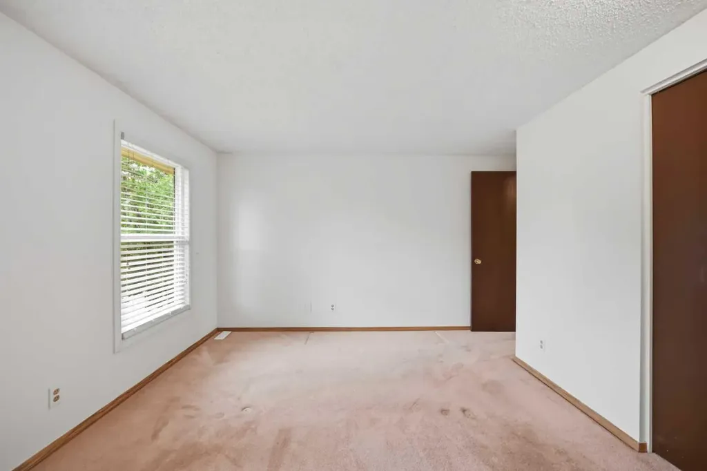 5608 Rundlehorn Drive NE Calgary AB T1Y3J2