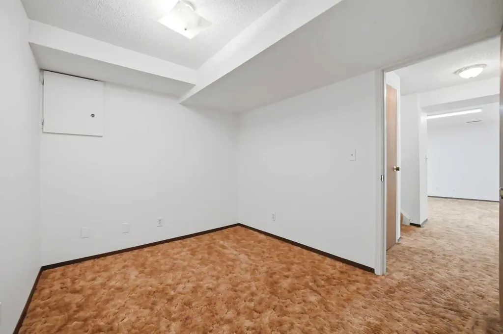 5608 Rundlehorn Drive NE Calgary AB T1Y3J2