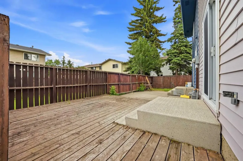 5608 Rundlehorn Drive NE Calgary AB T1Y3J2