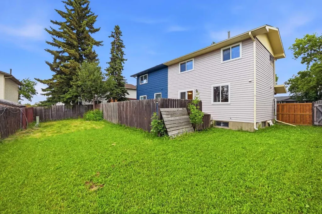 5608 Rundlehorn Drive NE Calgary AB T1Y3J2