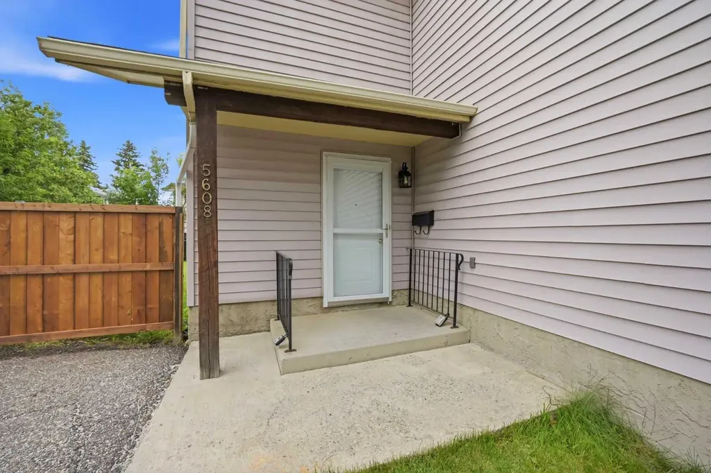 5608 Rundlehorn Drive NE Calgary AB T1Y3J2
