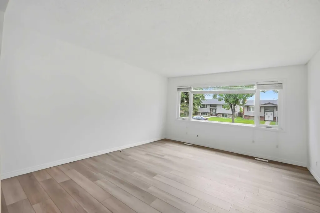 5608 Rundlehorn Drive NE Calgary AB T1Y3J2