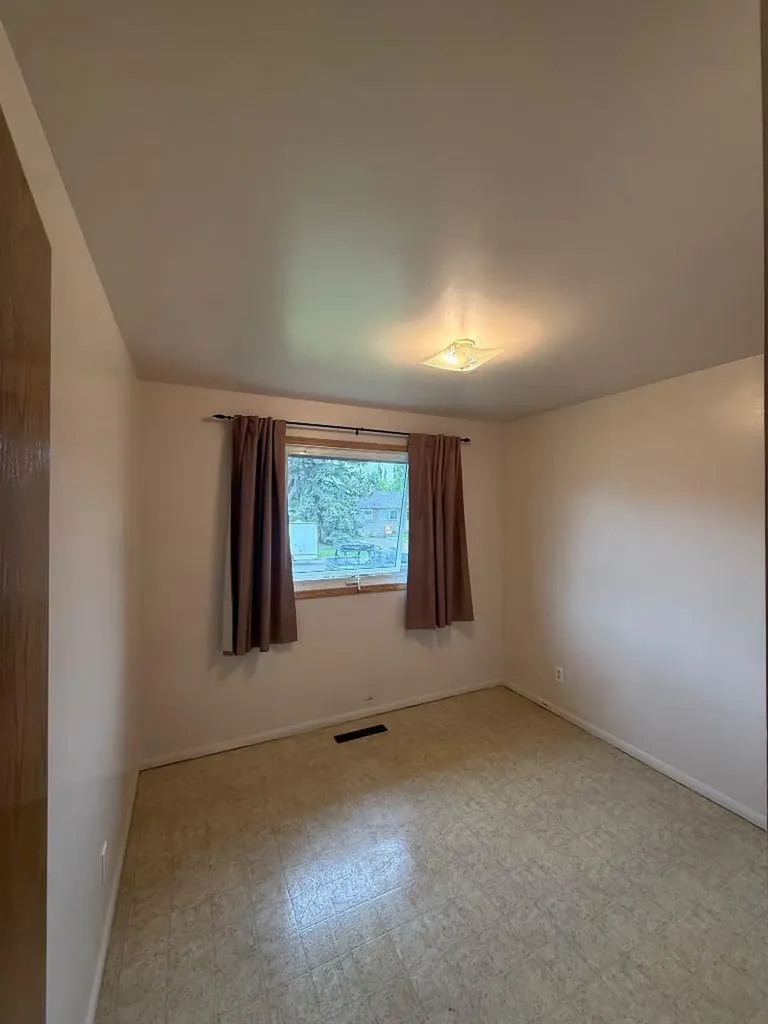 1815 19 Avenue S Lethbridge AB T1K 1E2