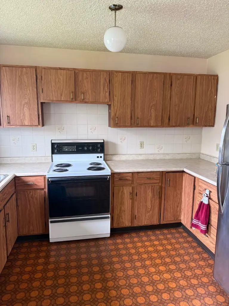 1815 19 Avenue S Lethbridge AB T1K 1E2
