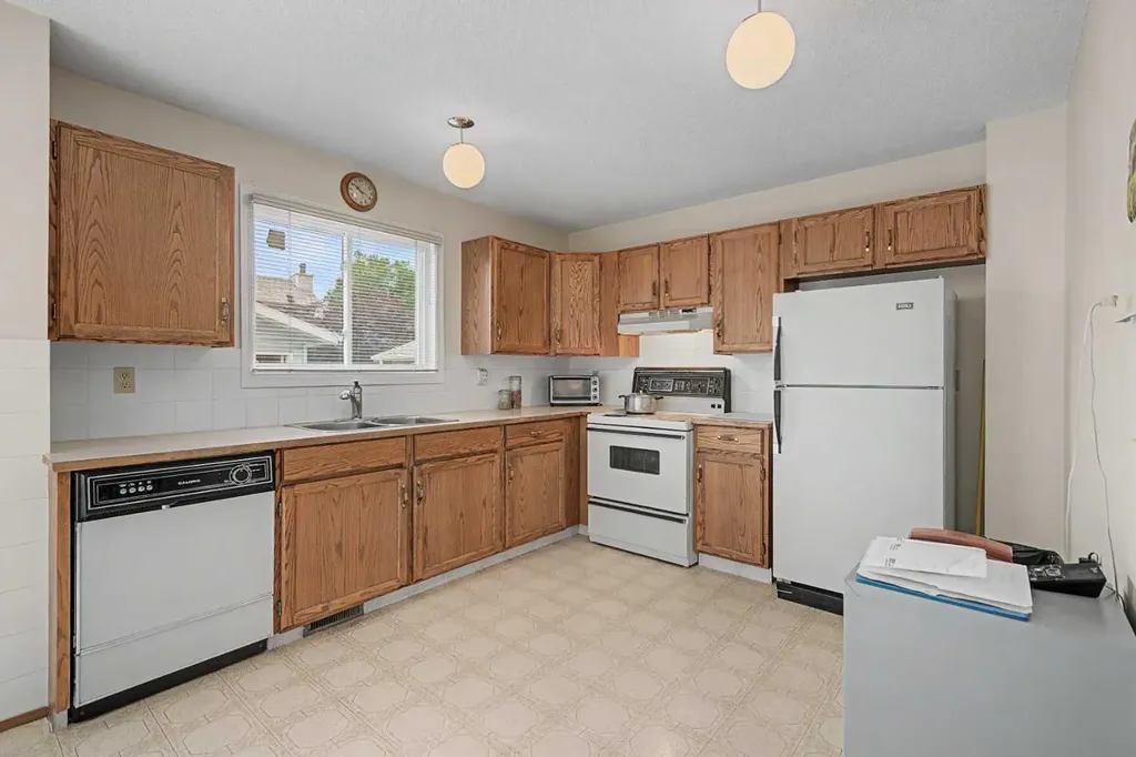 232 Erin Woods Drive SE Calgary AB T2B3B9