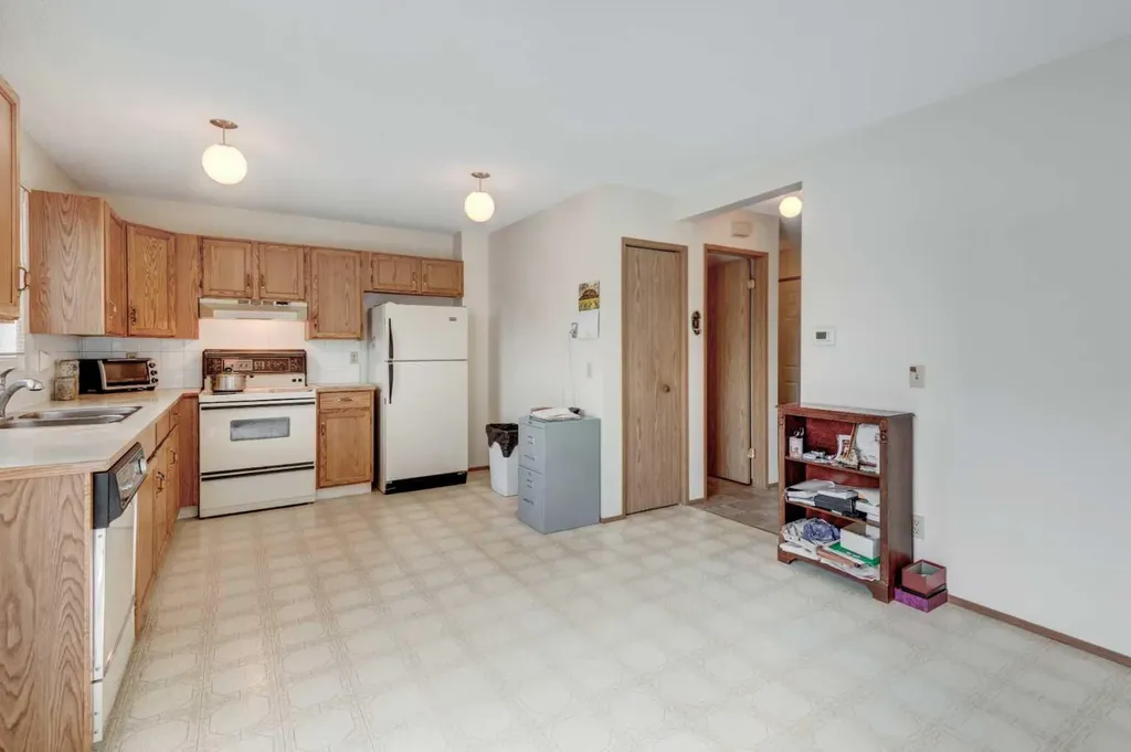 232 Erin Woods Drive SE Calgary AB T2B3B9
