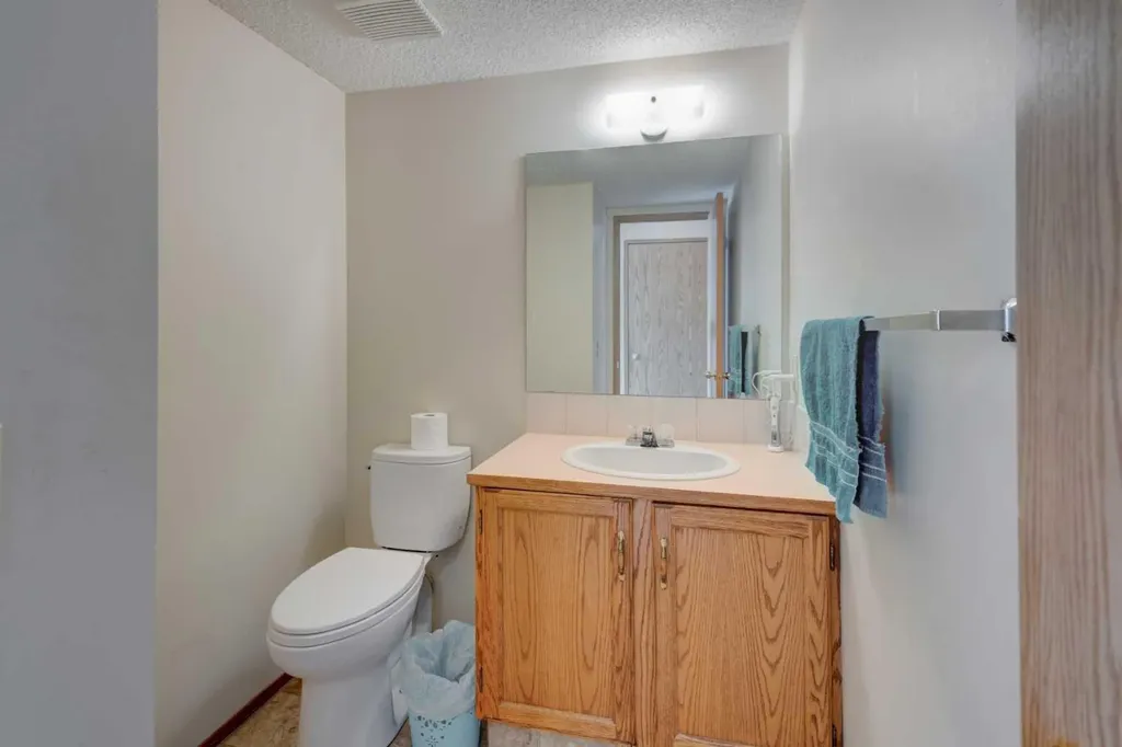 232 Erin Woods Drive SE Calgary AB T2B3B9