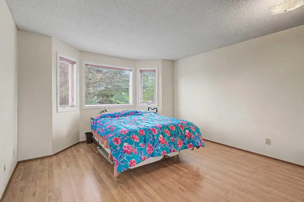 232 Erin Woods Drive SE Calgary AB T2B3B9