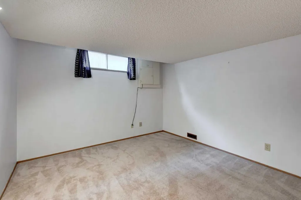 232 Erin Woods Drive SE Calgary AB T2B3B9