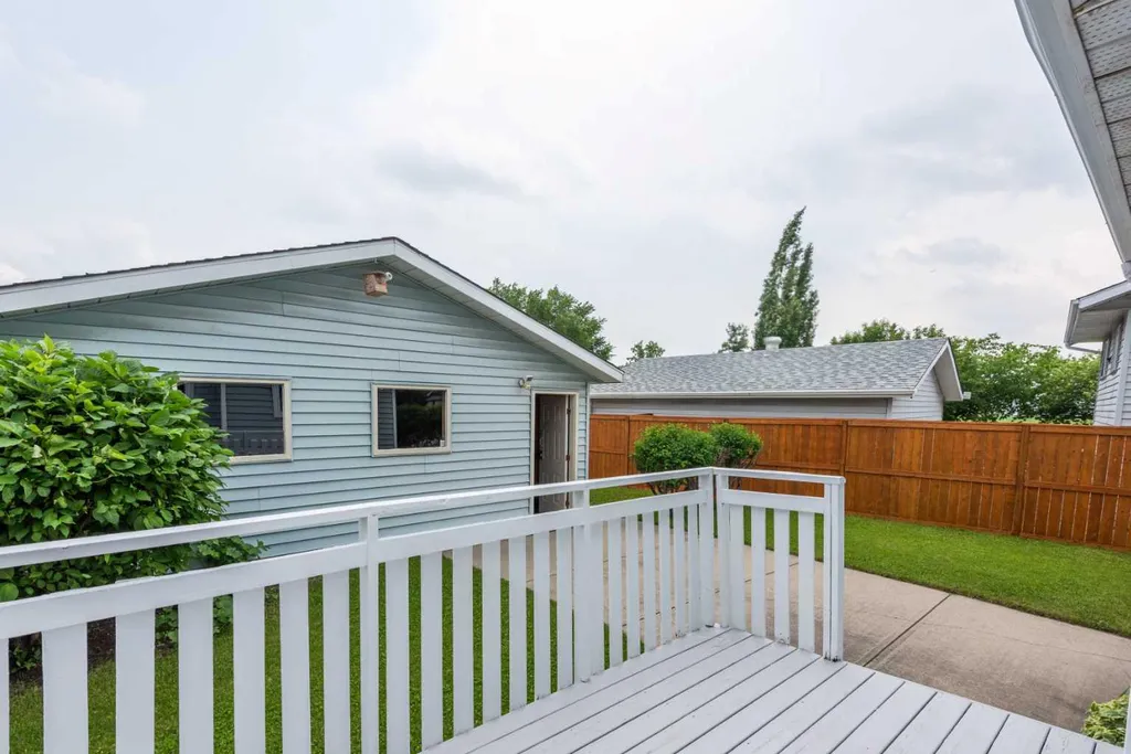 232 Erin Woods Drive SE Calgary AB T2B3B9