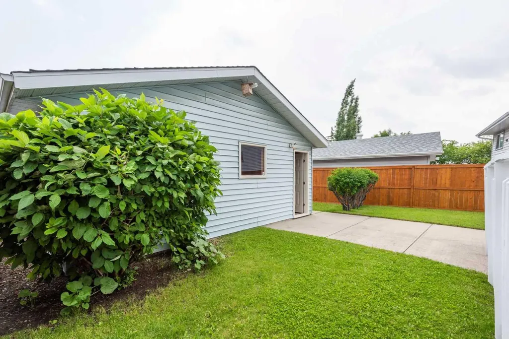 232 Erin Woods Drive SE Calgary AB T2B3B9