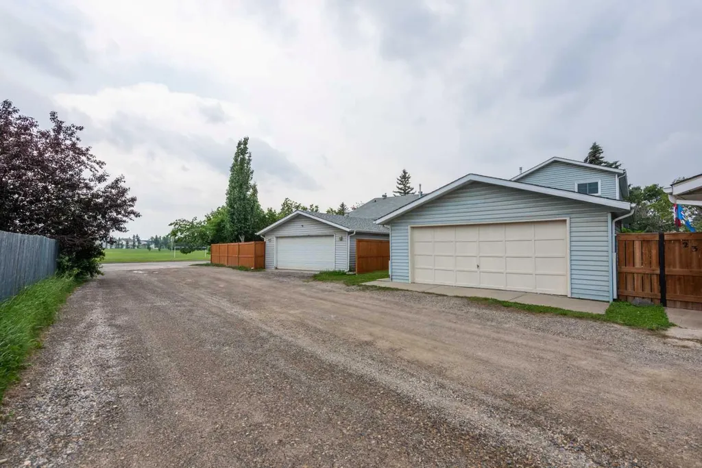 232 Erin Woods Drive SE Calgary AB T2B3B9