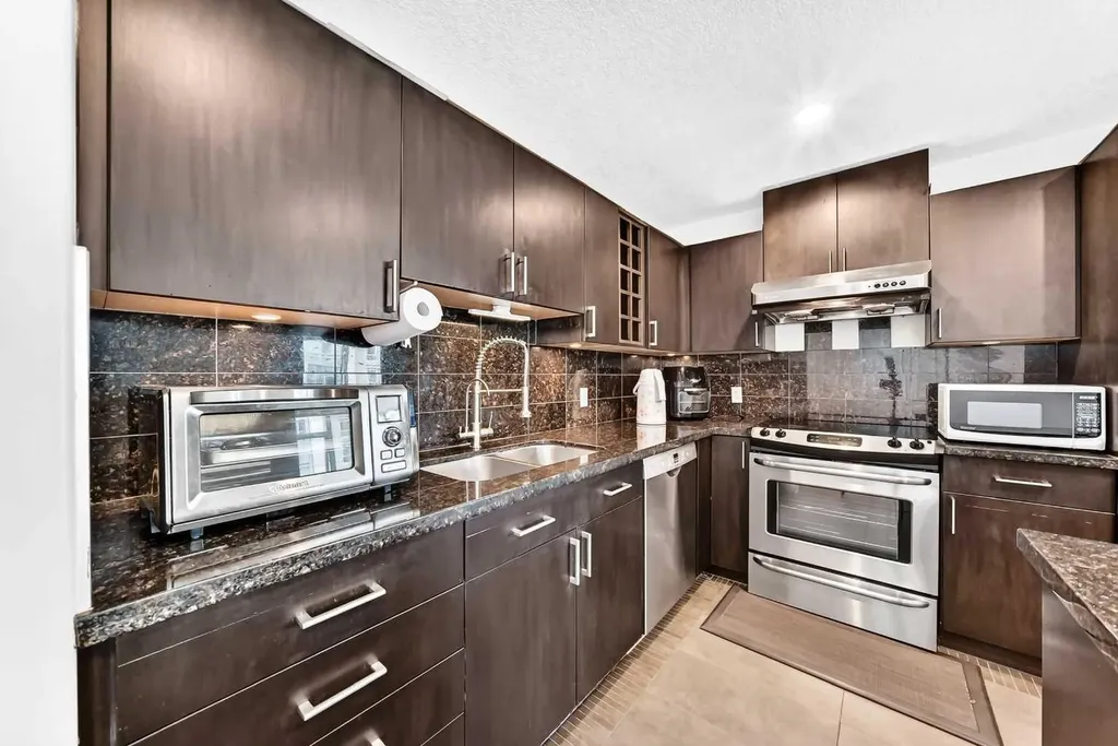 77 Spruce Place SW Calgary AB T3C 3X6