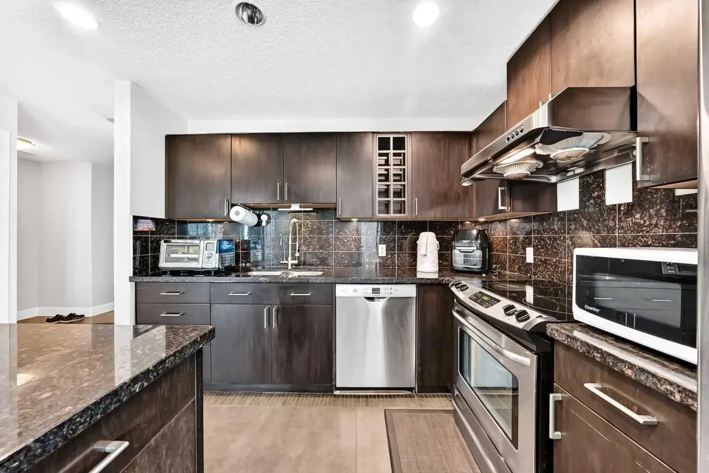 77 Spruce Place SW Calgary AB T3C 3X6