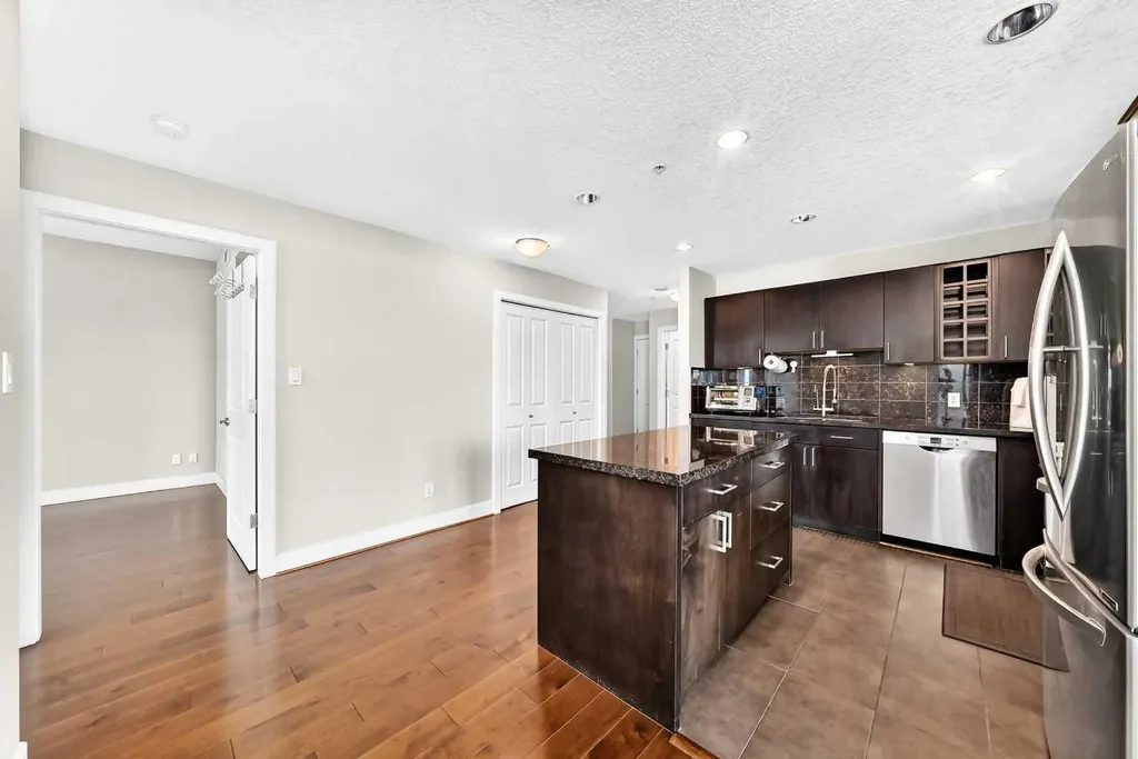 77 Spruce Place SW Calgary AB T3C 3X6