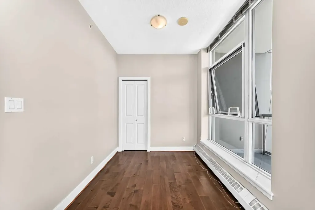 77 Spruce Place SW Calgary AB T3C 3X6