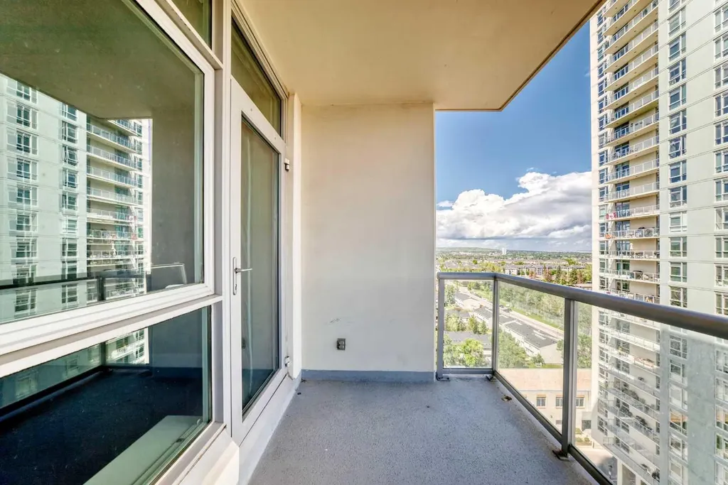 77 Spruce Place SW Calgary AB T3C 3X6