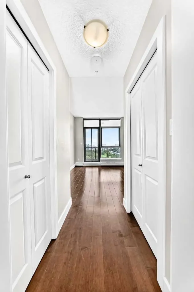 77 Spruce Place SW Calgary AB T3C 3X6