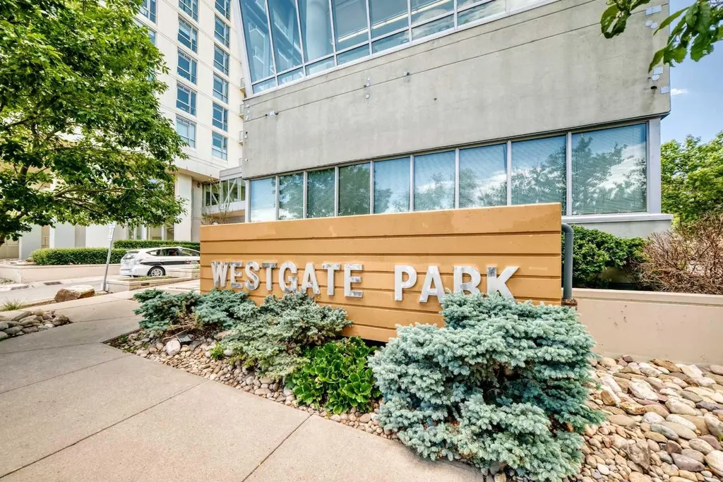 77 Spruce Place SW Calgary AB T3C 3X6