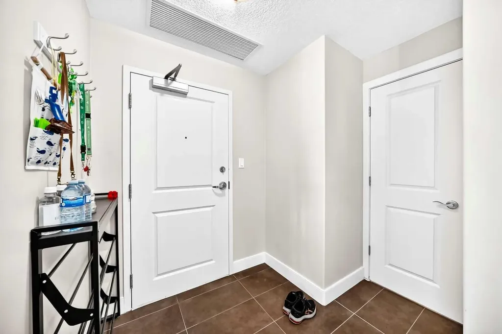 77 Spruce Place SW Calgary AB T3C 3X6