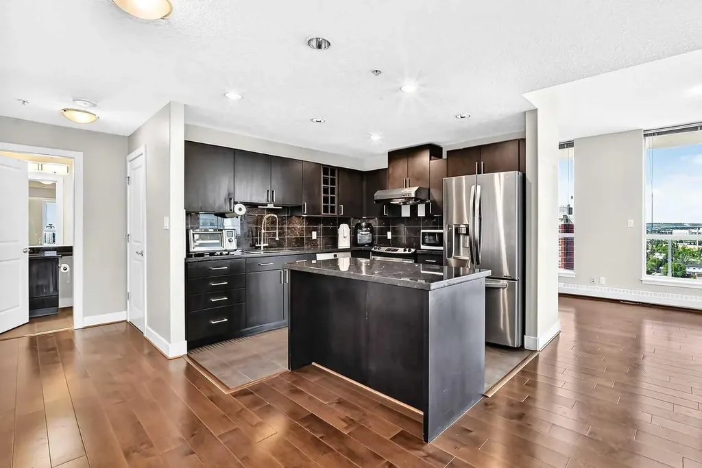 77 Spruce Place SW Calgary AB T3C 3X6