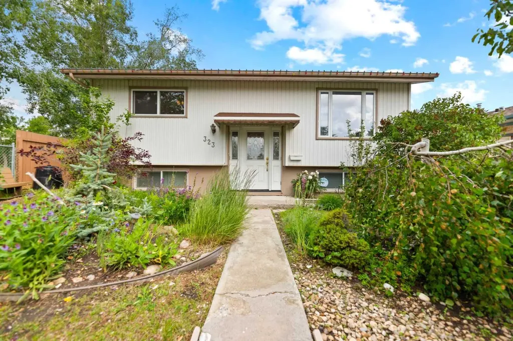 323 Maddock Crescent NE Calgary AB T2A 3W7