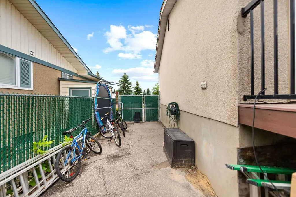 323 Maddock Crescent NE Calgary AB T2A 3W7