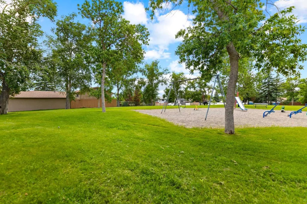 323 Maddock Crescent NE Calgary AB T2A 3W7