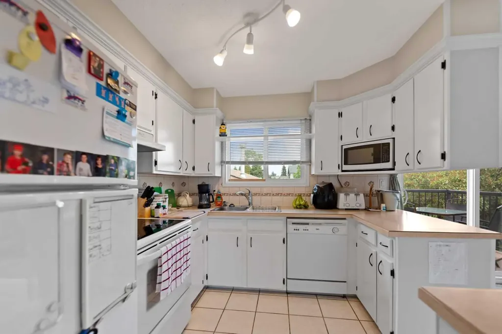 323 Maddock Crescent NE Calgary AB T2A 3W7