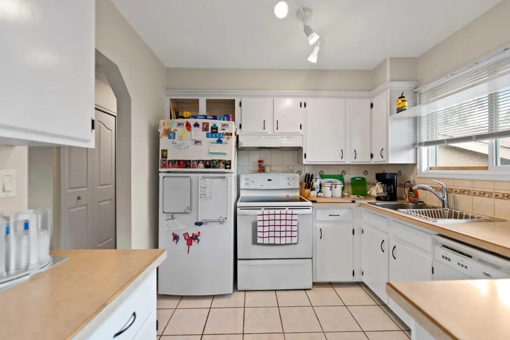 323 Maddock Crescent NE Calgary AB T2A 3W7