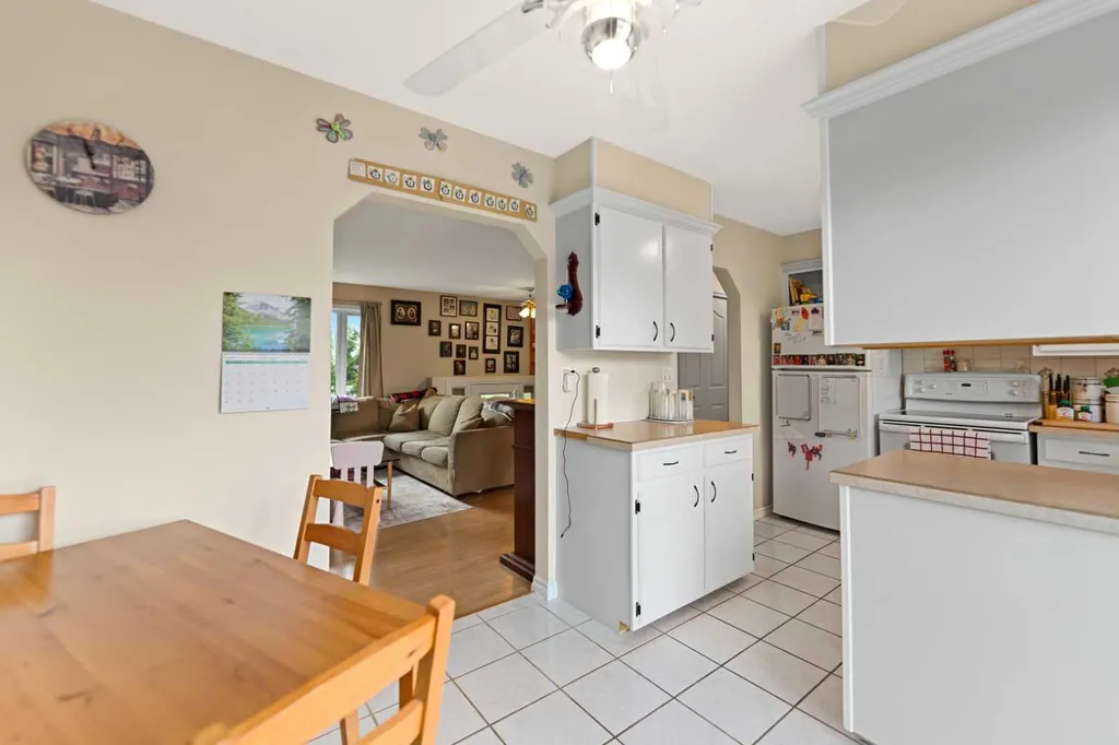 323 Maddock Crescent NE Calgary AB T2A 3W7