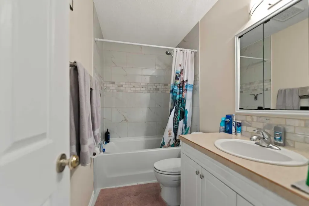 323 Maddock Crescent NE Calgary AB T2A 3W7