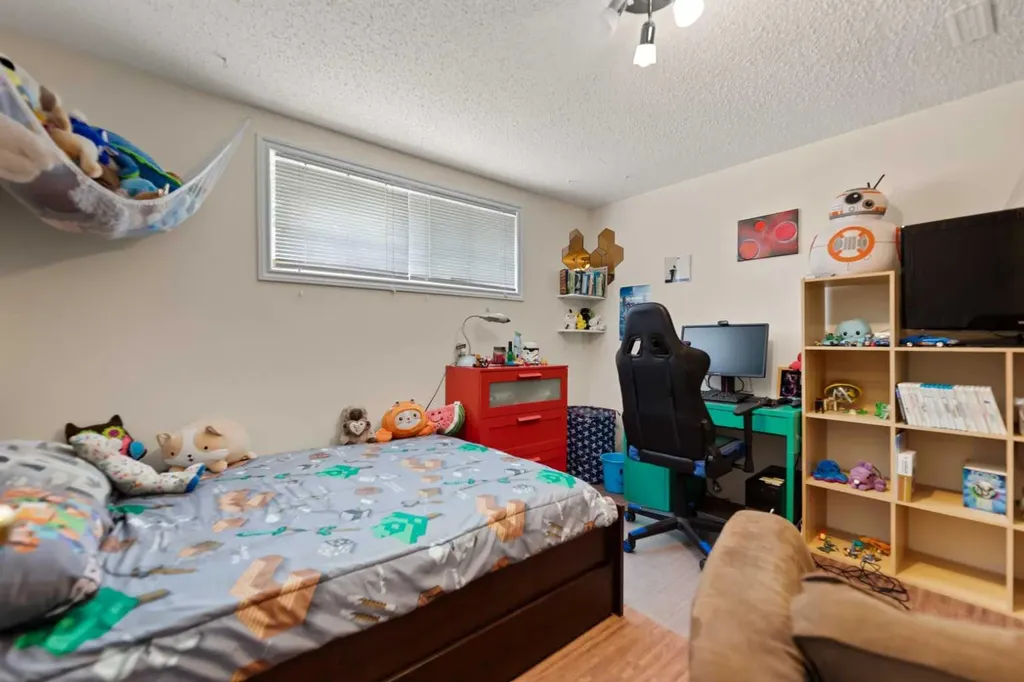 323 Maddock Crescent NE Calgary AB T2A 3W7
