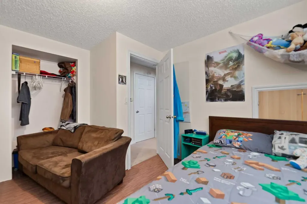 323 Maddock Crescent NE Calgary AB T2A 3W7