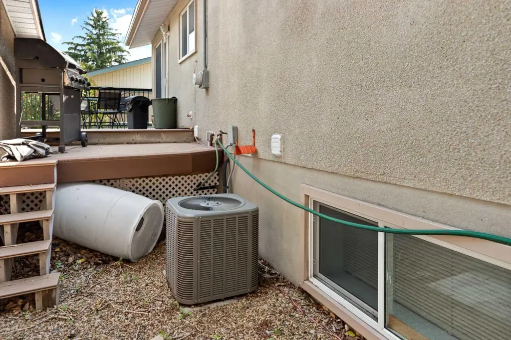 323 Maddock Crescent NE Calgary AB T2A 3W7