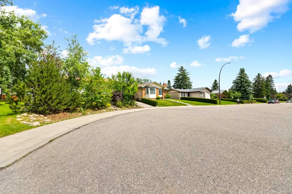 323 Maddock Crescent NE Calgary AB T2A 3W7