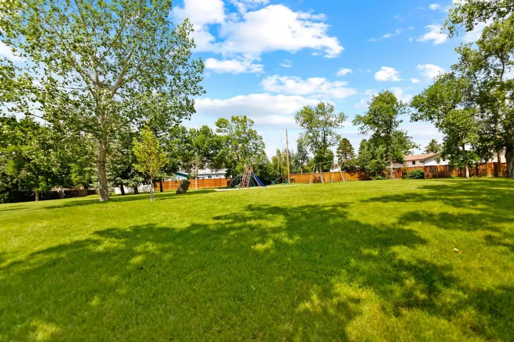 323 Maddock Crescent NE Calgary AB T2A 3W7