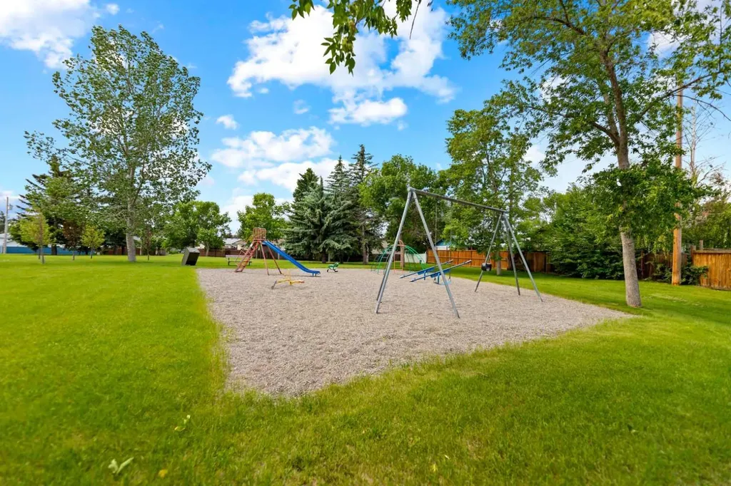 323 Maddock Crescent NE Calgary AB T2A 3W7