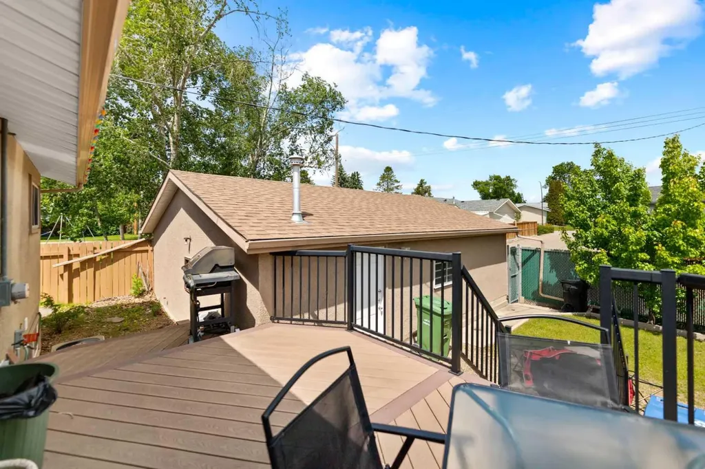 323 Maddock Crescent NE Calgary AB T2A 3W7