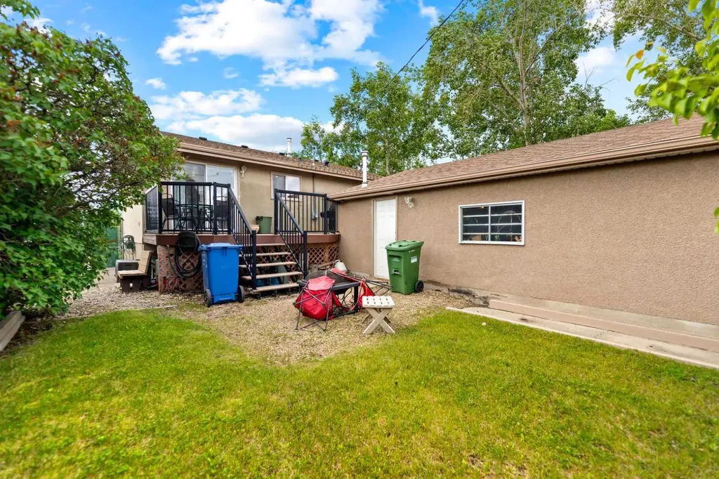 323 Maddock Crescent NE Calgary AB T2A 3W7