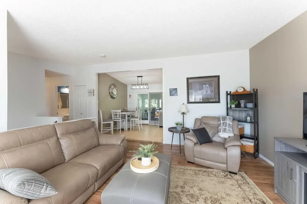 1142 24 Street N Lethbridge AB T1H 3V5