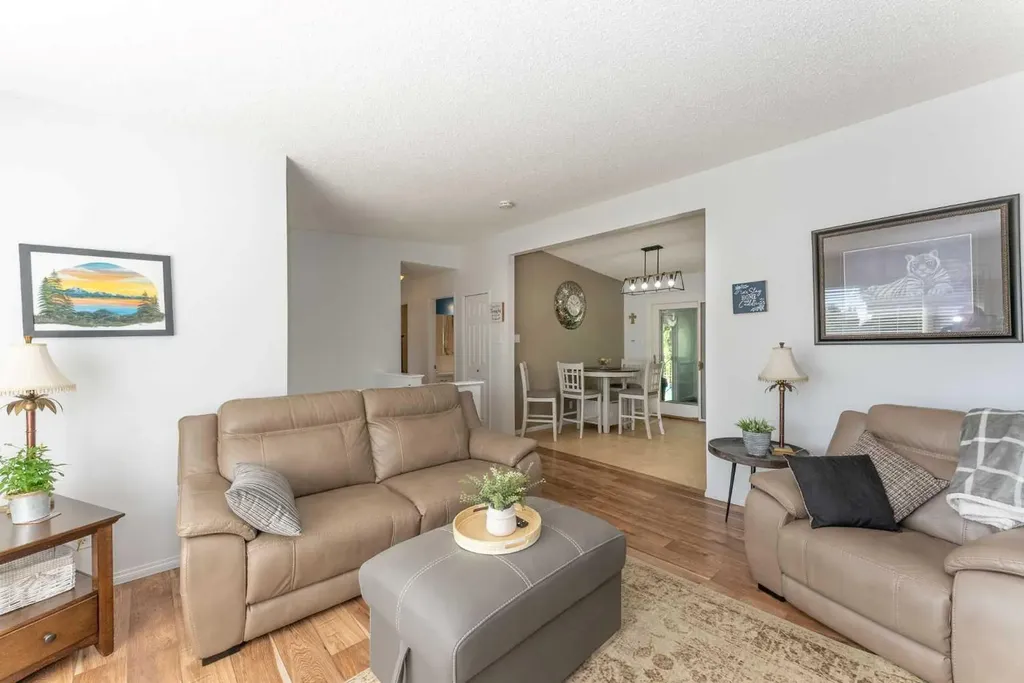 1142 24 Street N Lethbridge AB T1H 3V5