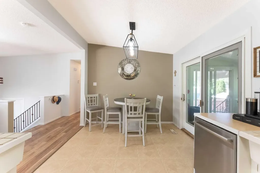 1142 24 Street N Lethbridge AB T1H 3V5