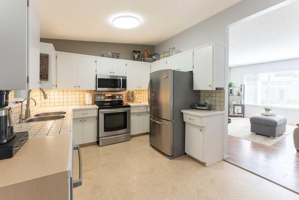 1142 24 Street N Lethbridge AB T1H 3V5