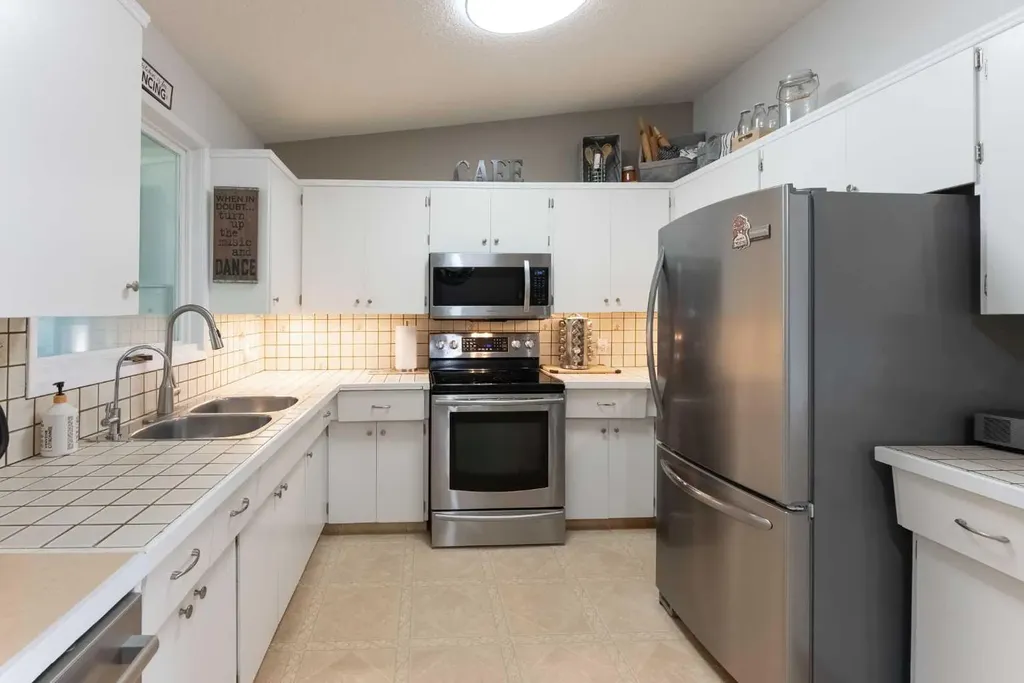 1142 24 Street N Lethbridge AB T1H 3V5