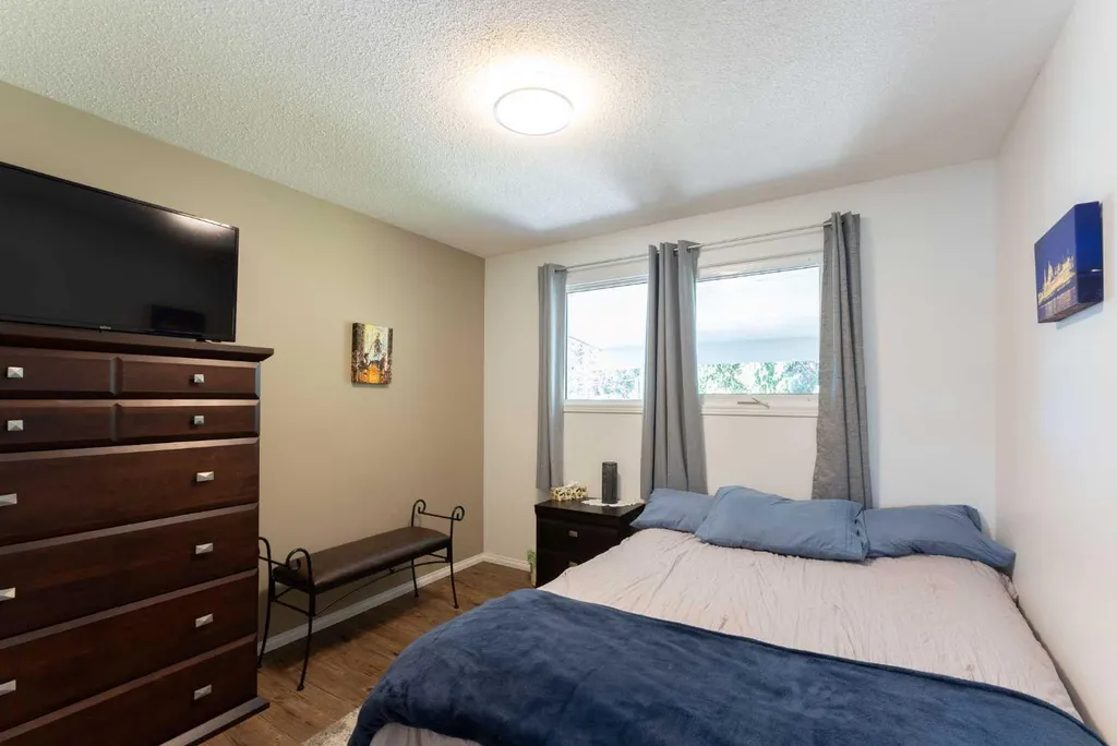 1142 24 Street N Lethbridge AB T1H 3V5