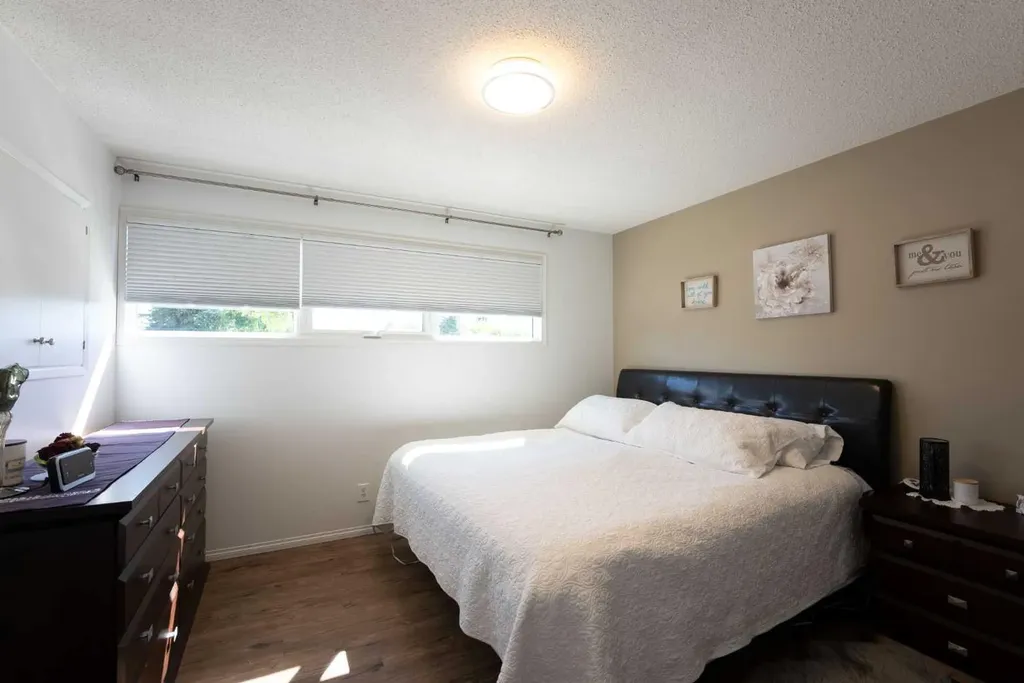 1142 24 Street N Lethbridge AB T1H 3V5
