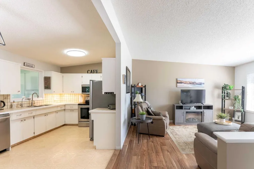1142 24 Street N Lethbridge AB T1H 3V5